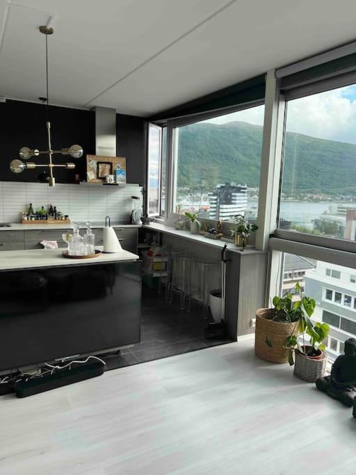 10th Floor Penthouse In The Heart Of *