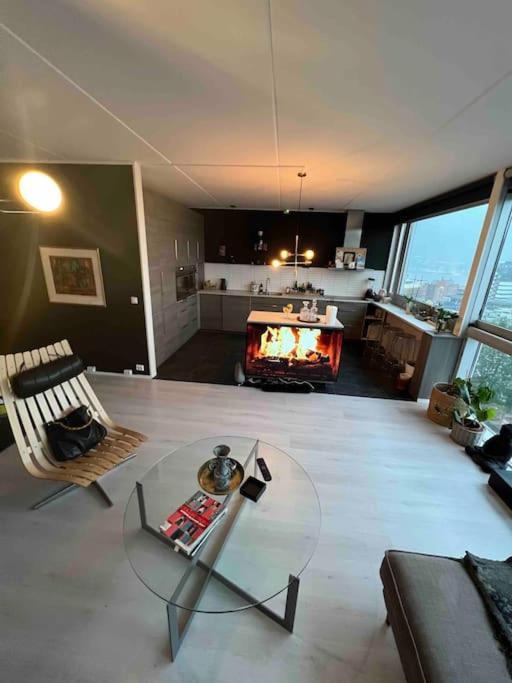 10th Floor Penthouse In The Heart Of